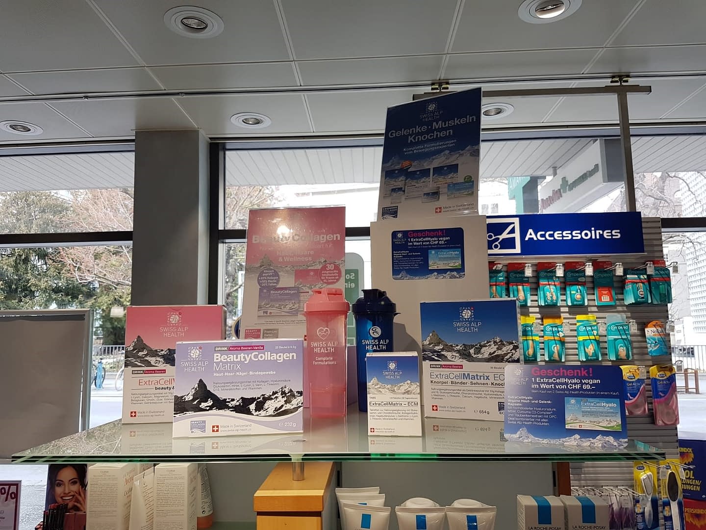 Pharmacy Chur Amavita Landi Display 2019 DvB