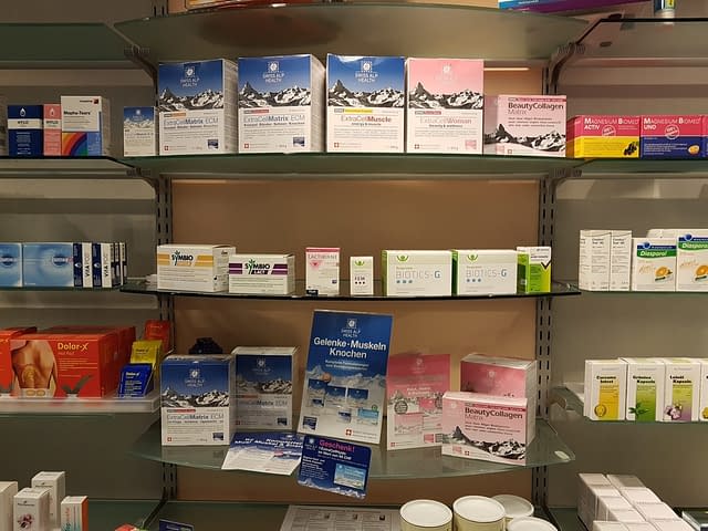 Pharmacy Horgen Central Apotheke Display 2020 01 15
