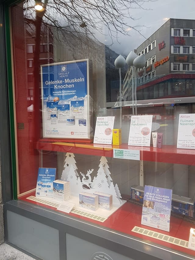 Apotheke Chur TopPharm Raetus Window 2020 02 12