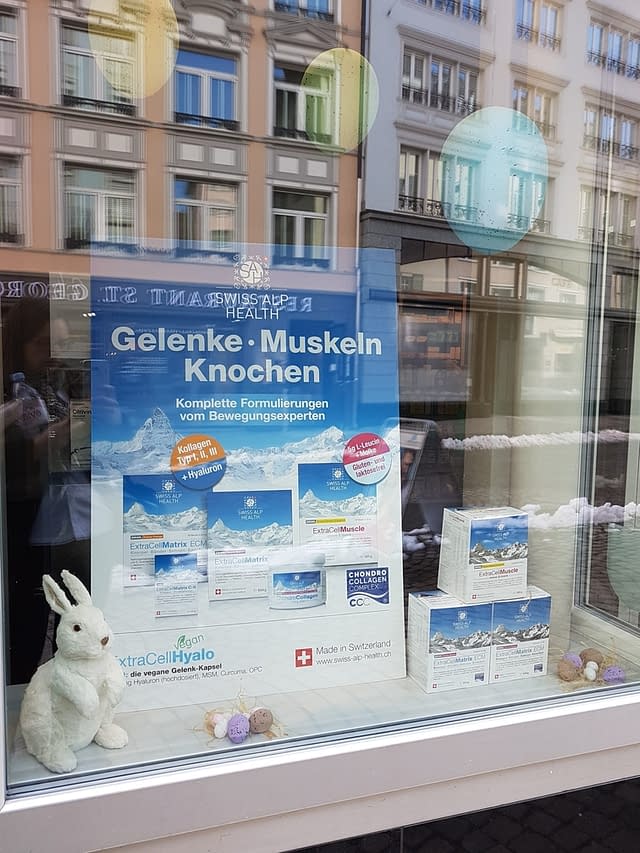 Apotheke Einsiedeln Medbase Engel Window 2020 03 03