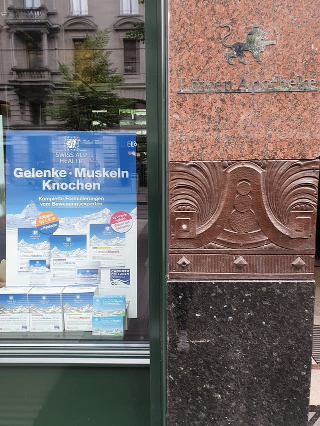 Apotheke Zürich Löwen Window 2020 05 14