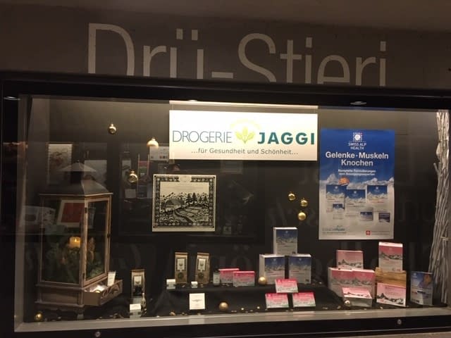 Drogerie Jaggi Saanen bei Gstaad Window December 2020